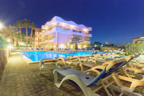 Hotel Rivadoro-Spiaggia ombrellone e lettini-Piscina-Parcheggio Martinsicuro